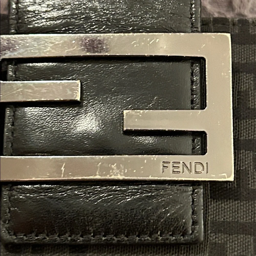 Fendi Black Card Holder with Silver Logo
Agenda Book / Passport Holder - Picture 10 of 10